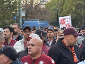 Galerie foto: show total înainte de meciul Dinamo‑Rapid, surpriză printre fanii giuleșteni în corteu