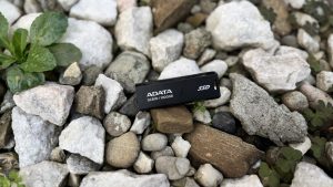 Test ADATA SC610: stick USB ultraslim cu 1TB SSD, performanță de top, doar 13 g