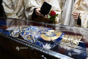 Iași: Procesiune la scoaterea moaștelor Sfintei Parascheva din Catedrala Mitropolitană (galerie foto)