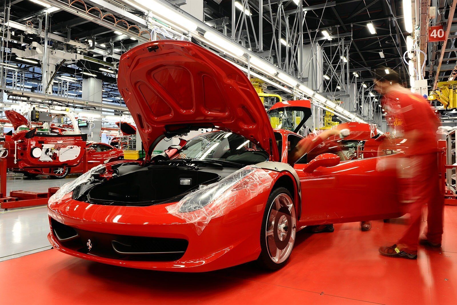 Elettrica amplifică motorul propriu pentru un sunet real, nu copie V12
