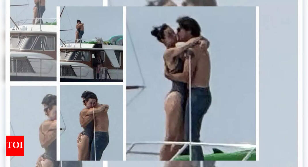 Justin Trudeau: Canada ex-PM trolled after shirtless, kissing photo with Katy Perry goes viral; 'One pretended to be an astronaut' | World News