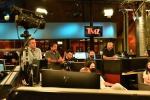 În culisele TMZ: o privire exclusivă în biroul redacțional.