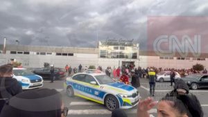 Mamă moare la trecere în București, cu fetița de 2 ani; fiul de 10 ani o sună, dar răspunde SMURD