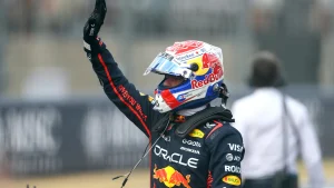 Max Verstappen câștigă sprintul dramatic de la Austin, ambele McLaren se retrag în prima tură