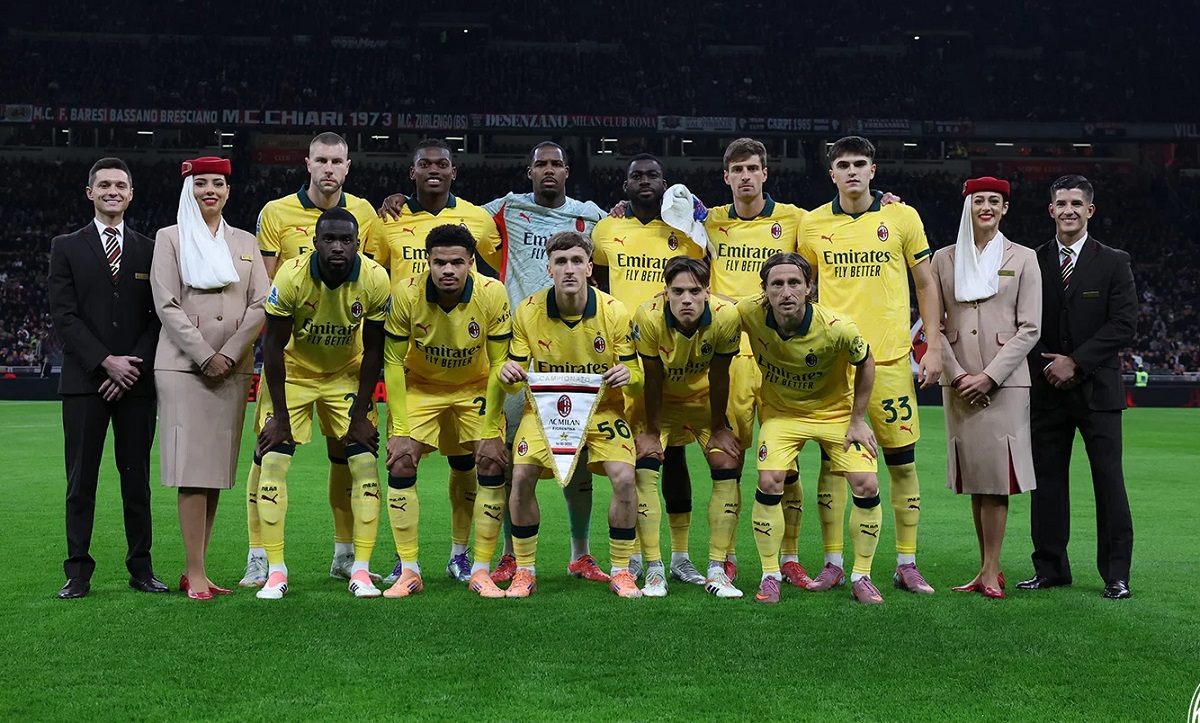 Milan players before Fiorentina