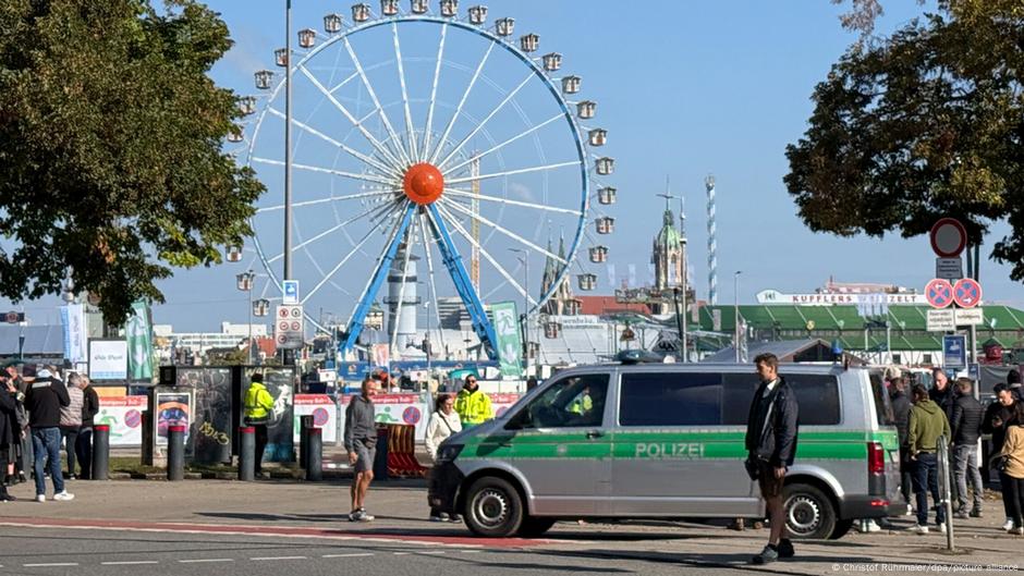 Oktoberfest set to reopen after bomb scare – DW – 10/01/2025