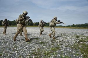 Parlament/ Iniţiativele privind voluntariatul militar şi prelungirea achiziţiei de tancuri Abrams – susţinute de comisiile de apărare.