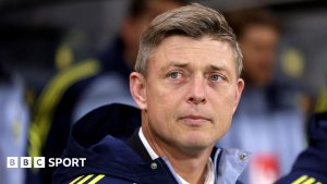 Suedia își despedechează pe antrenorul Jon Dahl Tomasson.