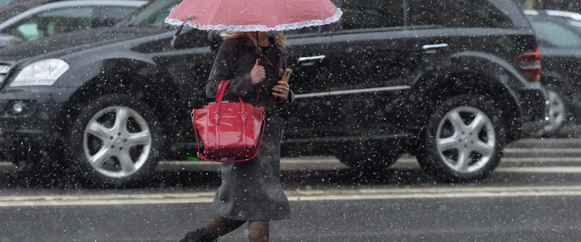 frig, ploi și cer noros în următoarele zile