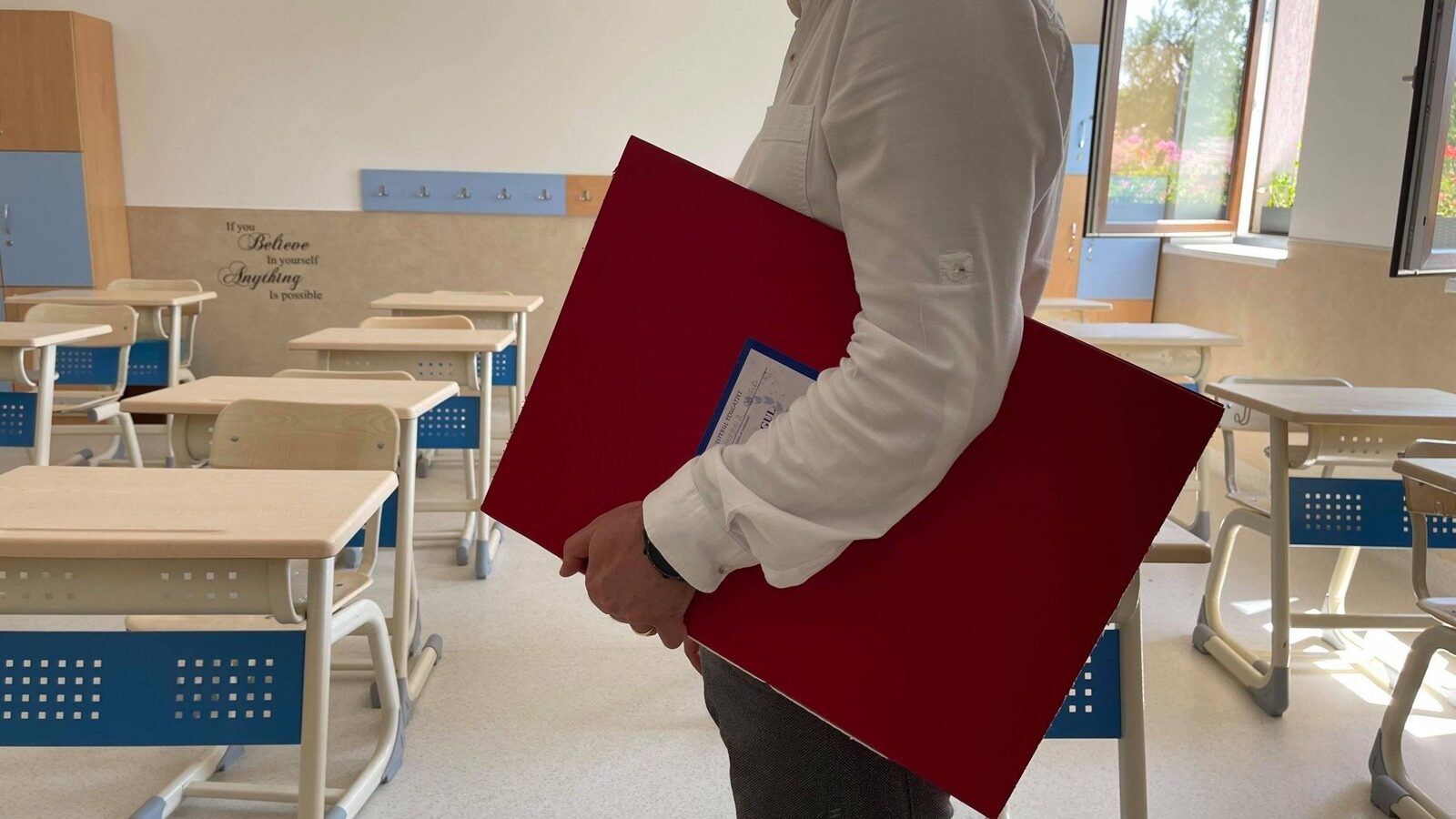Toți profesorii din România au de susținut 2 ore remediale săptămânal; MO prevede catalog și condică