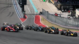 Urmărește cum Max Verstappen conduce în Austin, iar Charles Leclerc îl depășește pe Lando Norris