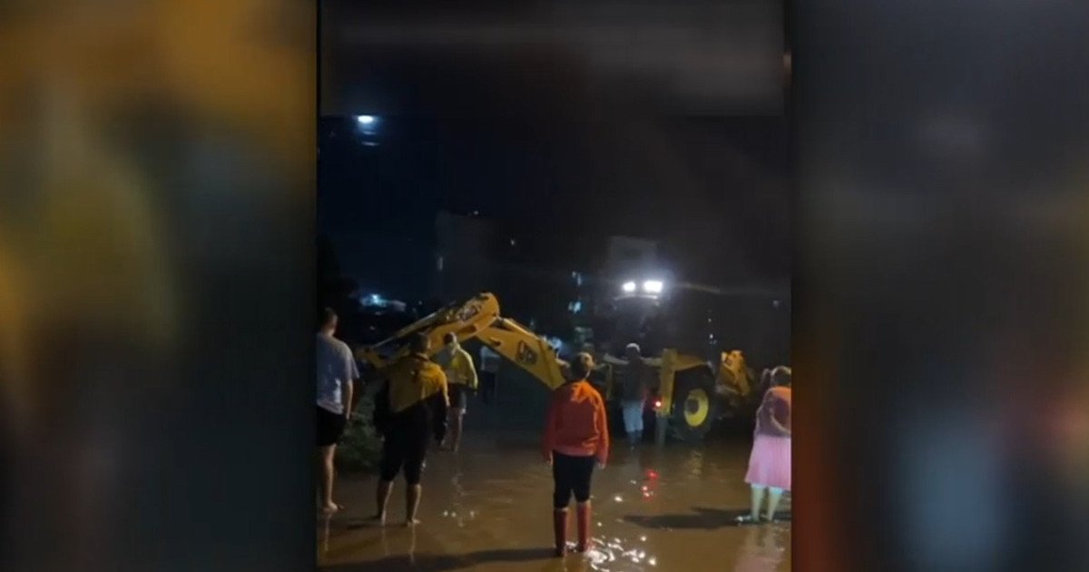 VIDEO Primele efecte ale ciclonului Barbara: Străzi inundate în Mangalia, apa a ajuns la jumătate de metru