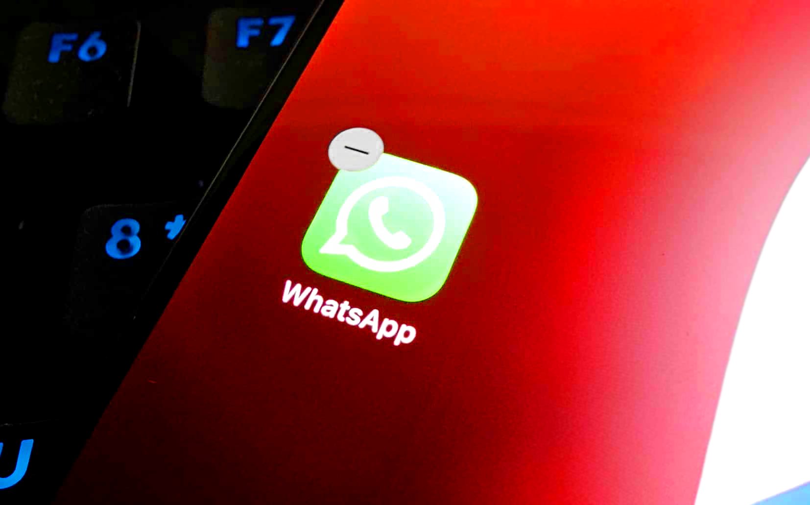Opțiunea ascunsă din WhatsApp ce îți poate compromite telefonul, chiar și în buzunar