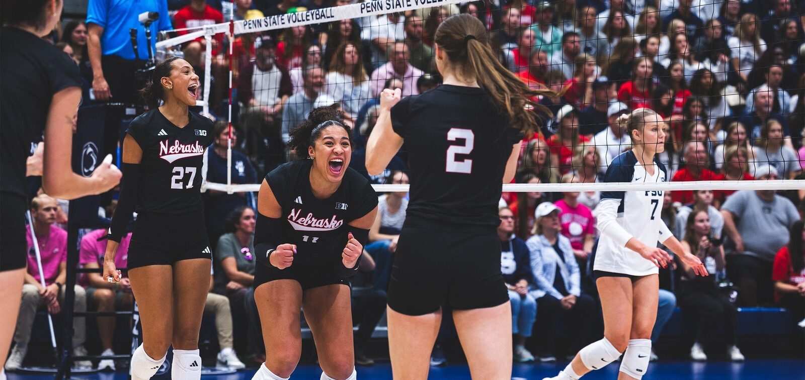 Nebraska învinge cu biruință pe Nittany Lions #16 la Rec Hall