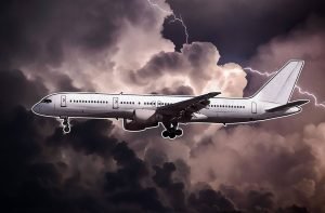 Datele clienților unei companii aeriene au fost compromise: pașapoarte și buletine publicate online