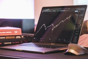 Consider că valoarea acestei acţiuni va ajunge la 200 $.