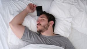 Trucuri iPhone pentru un somn odihnitor: cum să-l transformi din stres în sprijin