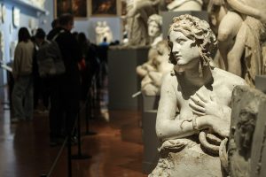 Laserul cosmetic contribuie la refacerea operelor de artă franceze