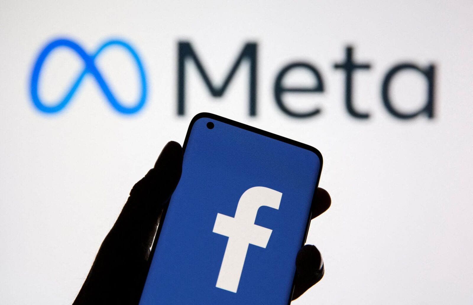 O instanță forțează Meta să schimbe fluxurile de pe Facebook și Instagram. Cum a început totul?