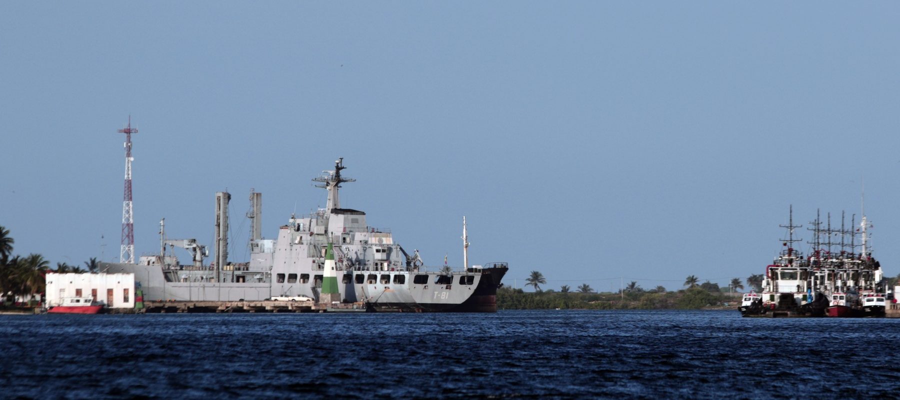 Războiul lui Trump contra narcotraficanților. Armata SUA are la bord doi supraviețuitori ai unei nave lovite în Caraibe