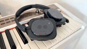 Recenzie Nothing Headphone (1): poate cele mai ieftine căști premium over-ear din 2025, total diferite