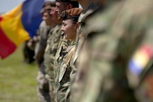 Deputatul Andrei Baciu clarifică pe Facebook semnificația simbolurilor din uniforma armatei