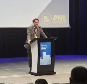 Deputatul Andrei Baciu a declarat pe Facebook că administrația funcționează eficient datorită muncii susținute.