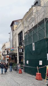 <p><strong>Primarul Stelian Bujduveanu anunță pe Facebook demararea reconstrucției clădirii de pe Lipscani 70, cu promisiunea păstrării arhitecturii</strong></p>