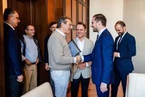 Pe Facebook, primarul Stelian Bujduveanu anunță întâlnirea de lucru cu arhitectul‑șef al Capitalei, Matei Damian.