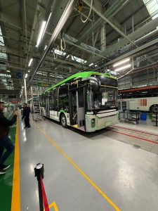 <p><strong>„Primul troleibuz electric din cele 22 de vehicule noi a intrat în circulație” – anunță primarul Stelian Bujduveanu pe Facebook</strong></p>