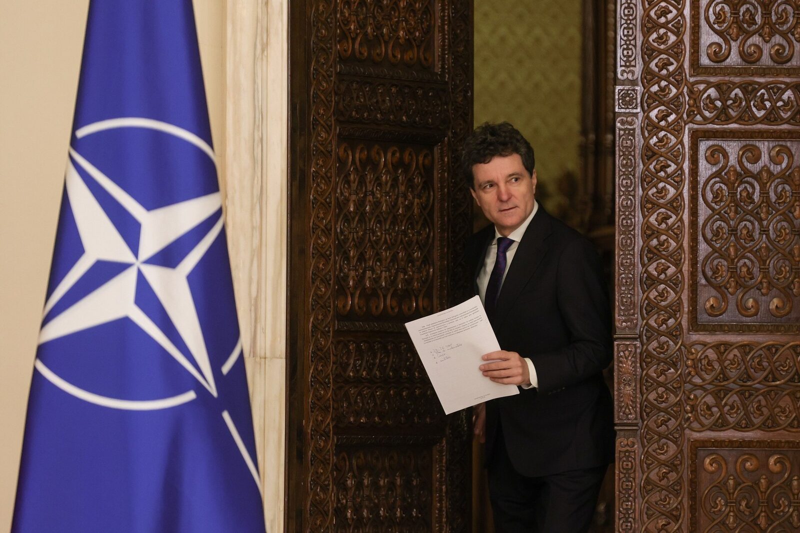 Deputatul Andrei Baciu discută tema apărării pe Facebook dintr-o perspectivă neconvențională