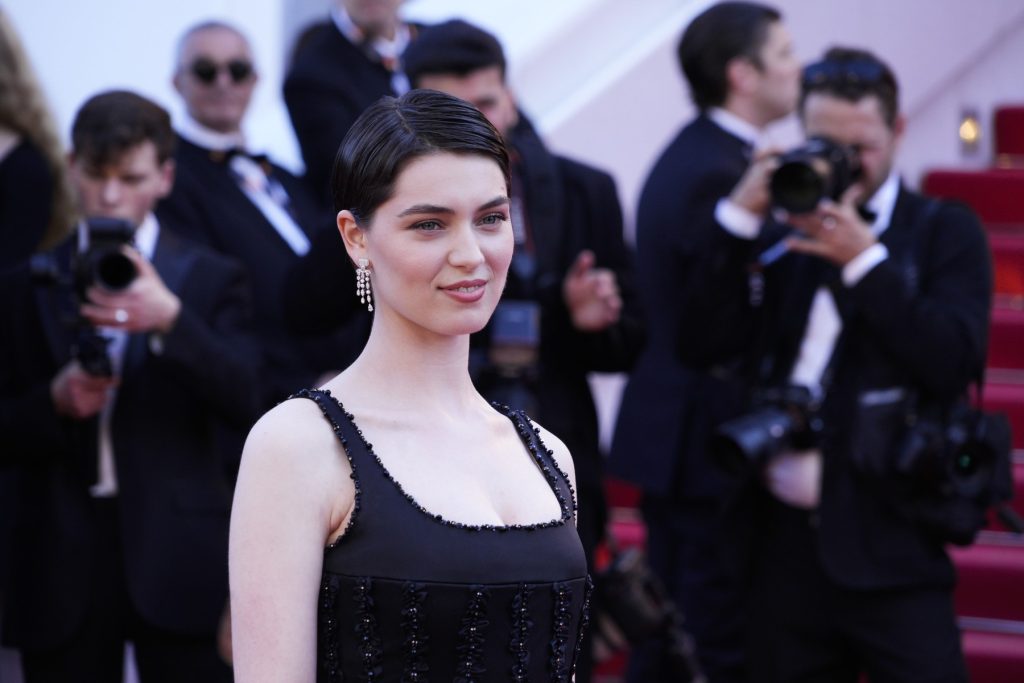 Un serial HBO proaspăt lansat în streaming o are pe Anamaria Vartolomei într-o nouă interpretare a unui roman clasic despre putere și seducție 