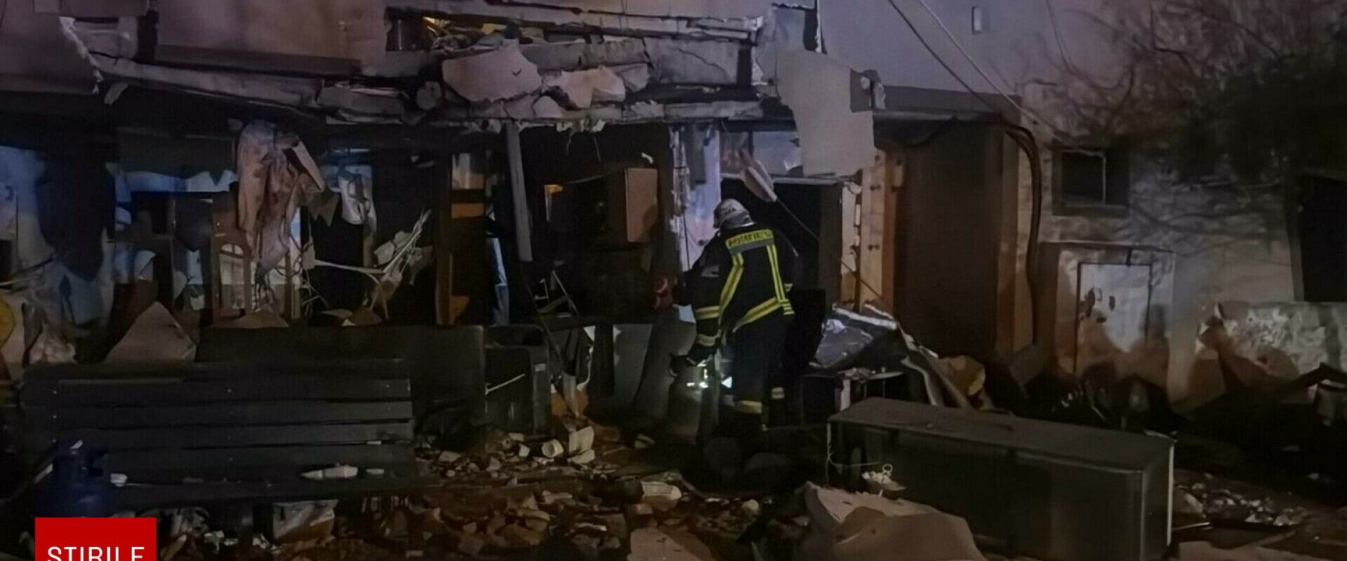 Explozie la un bloc din Buftea. Imobilul riscă să se prăbușească. Sunt cinci victime, printre care și un copil - Surse