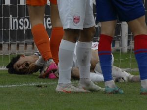 Căpitanul Dinamo a țipit de suferință pe teren la întâlnirea cu Bihor; ce a decis arbitrajul