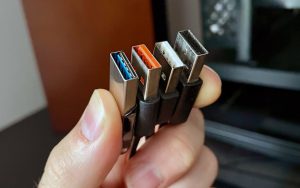 Ce semnifică cu adevărat culorile porturilor USB: portul portocaliu, albastru sau roșu de pe laptop