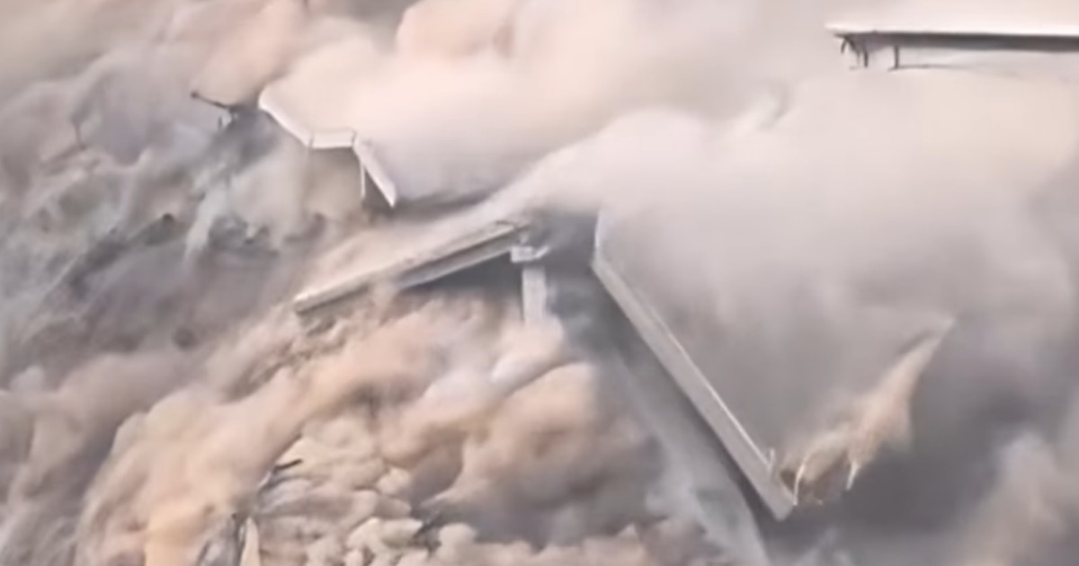 Momentul în care un pod recent inagurat în China, lung de 758 de metri, se prăbușește