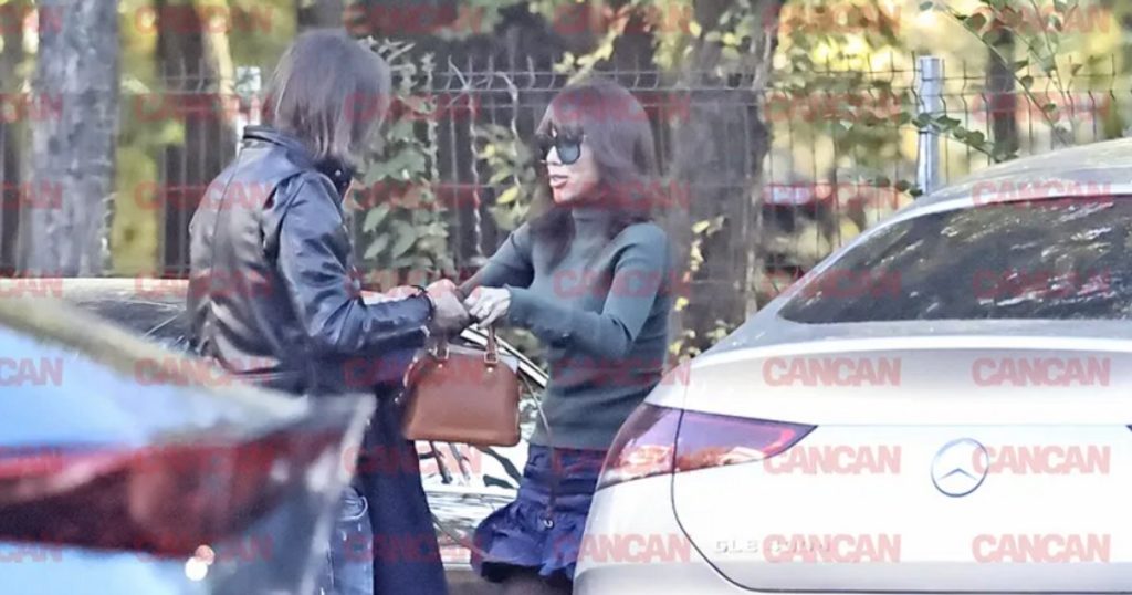 Gesturile care nu trec neobservate. Dan Alexa și Denise Rifai, complet amorezați pe străzile din Capitală. Tehnicianul și-a păstrat carisma