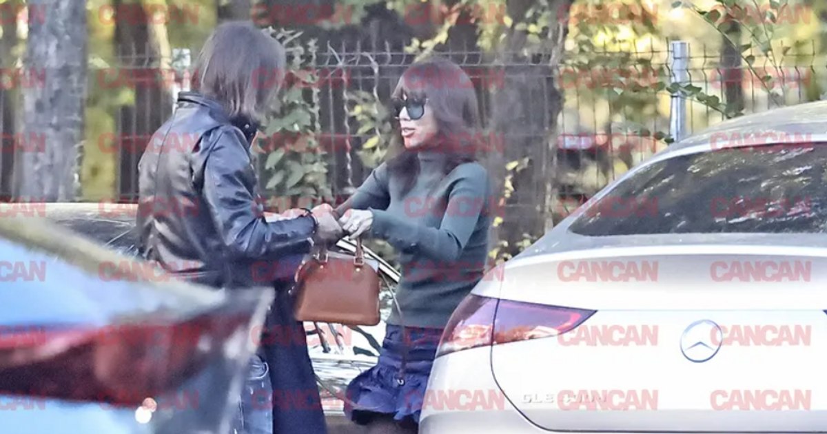 Gesturile care nu trec neobservate. Dan Alexa și Denise Rifai, complet amorezați pe străzile din Capitală. Tehnicianul și-a păstrat carisma