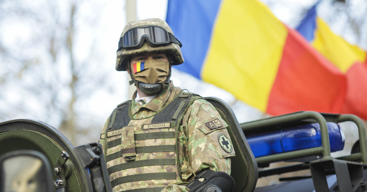 Imagini de la repetiţiile generale pentru parada de Ziua Naţională. Sunt restricții de trafic în zona Arcului de Triumf