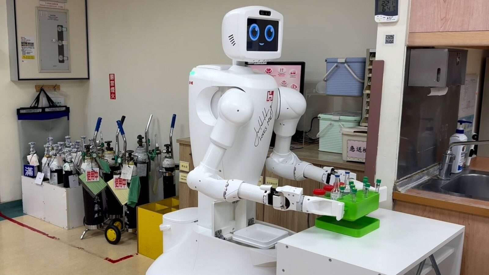 În următoarele șase luni, Foxconn va aduce în fabrici roboți umanoizi cu tehnologia Nvidia