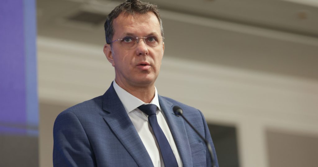 Ionuț Moșteanu: O dronă fără încărcătură explozivă a fost găsită în județul Vaslui. „Mi-aș fi dorit ca piloții să o dea jos”