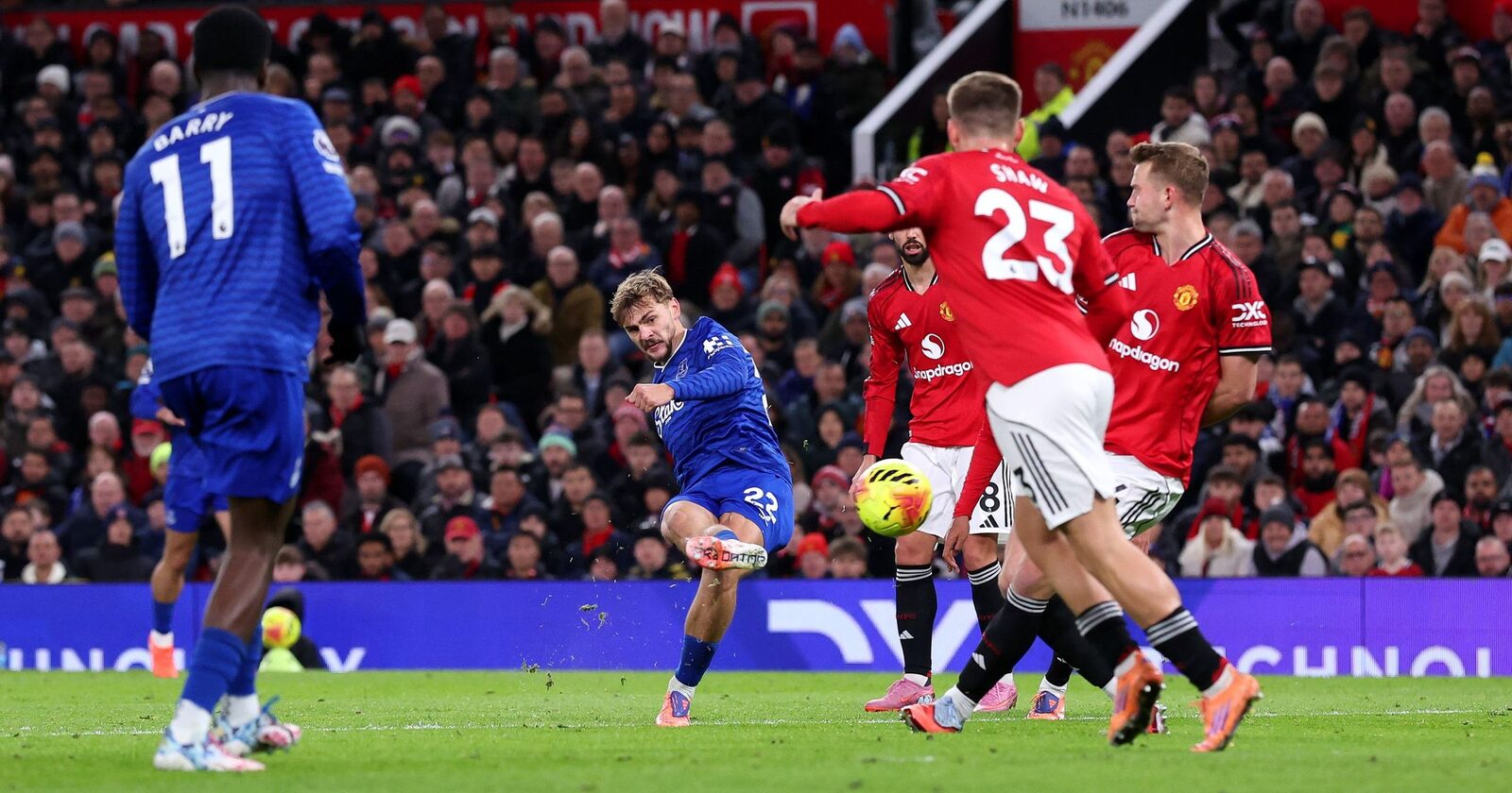Manchester United suferă prima înfrângere după 5 victorii, Everton câștigă cu 10 din minutul 13