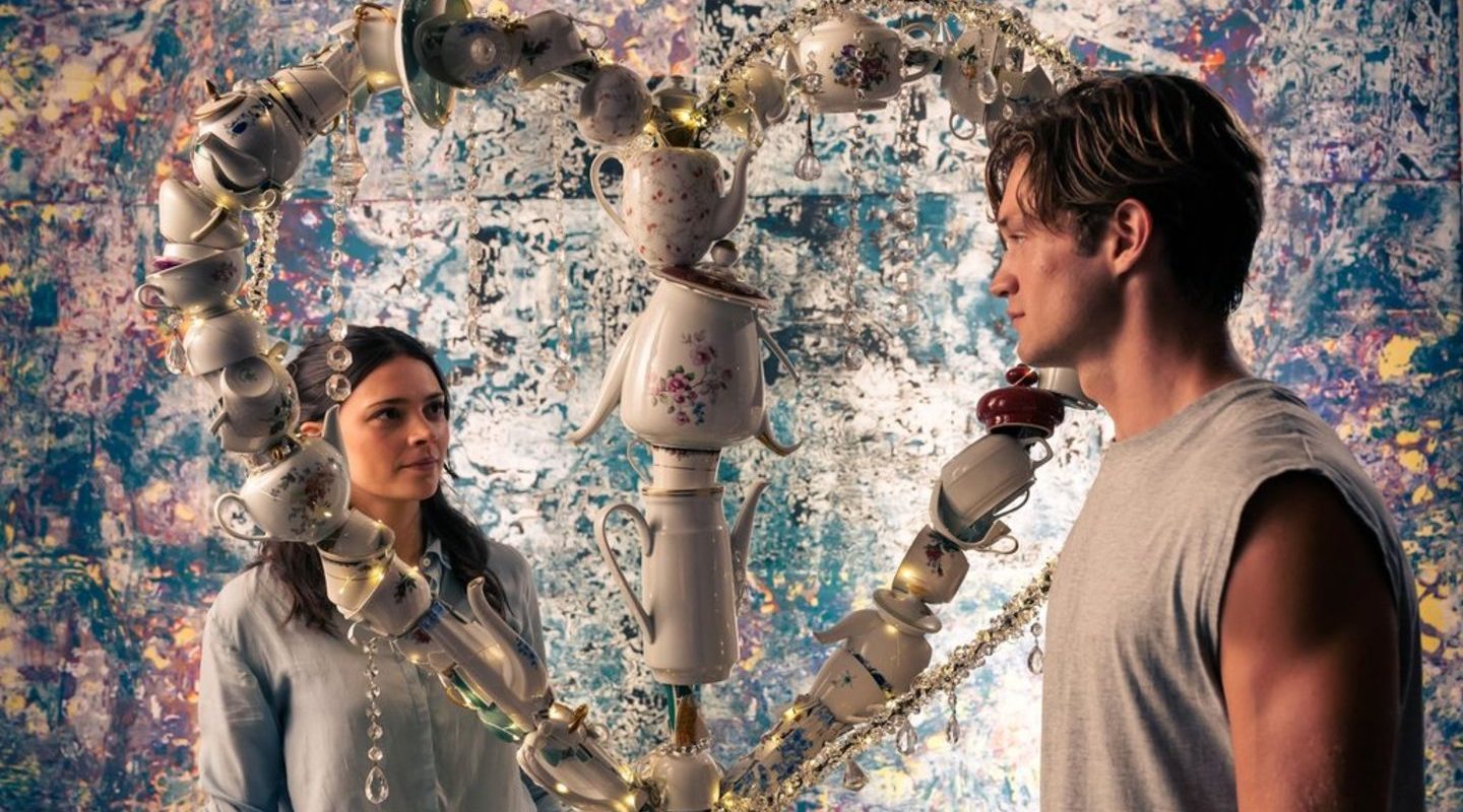 Harriet Herbig-Matten als Ruby und Damian Hardung als James in "Maxton Hall".