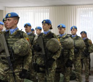 Militarii din Moldova se înarmează cu puști de atac AUG