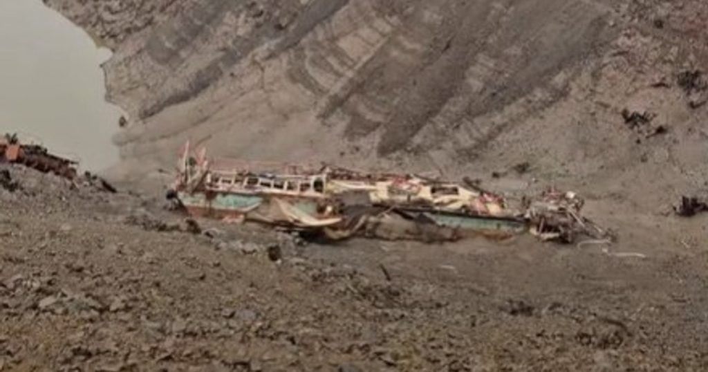 Un mister vechi de peste 25 de ani a fost elucidat în timpul golirii Lacului Vidraru: „Au cărat-o prin tunelurile dacice/Exportă apa la francezi”