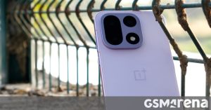 OnePlus 15 vine pentru recenzie