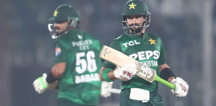 Babar, Farhan lift Pakistan to 195