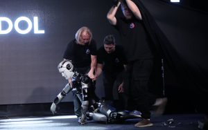 Primul robot umanoid rus a stârnit râsul lumii, părea „pe vodcă”, nu AI. Ce ascunde cu adevărat