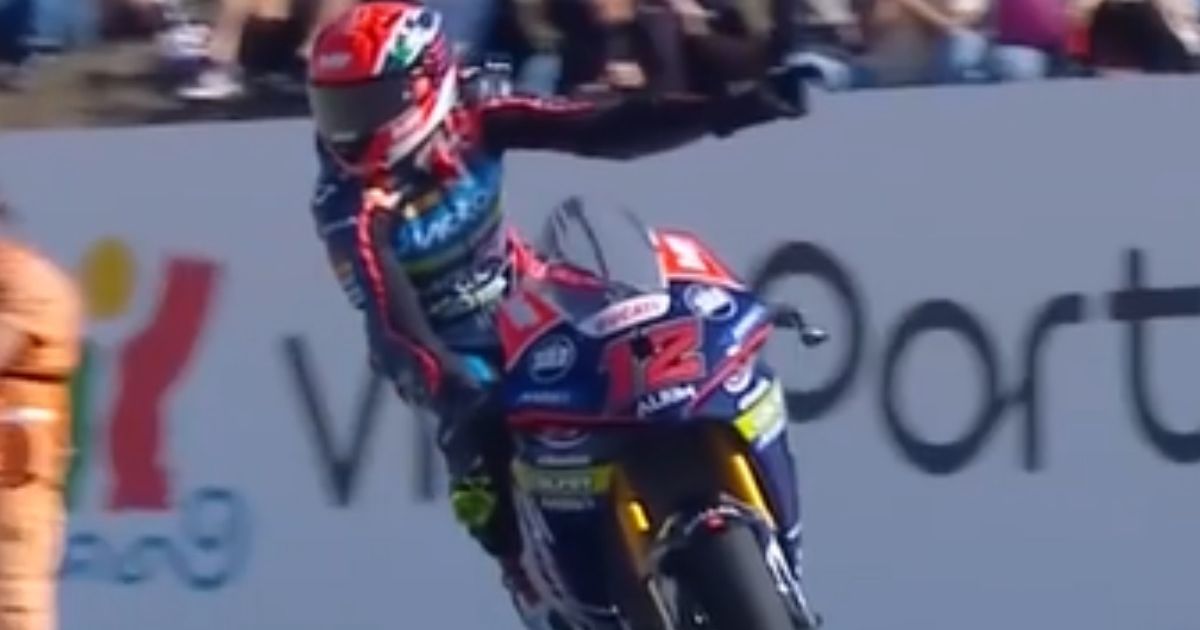 Premieră pentru România. FOTO. Primul pilot care urcă pe podium într-un campionat mondial de motociclism viteză