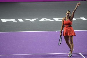 Sabalenka învinge campioana Gauff şi ajunge cu Pegula în semifinalele WTA Finals